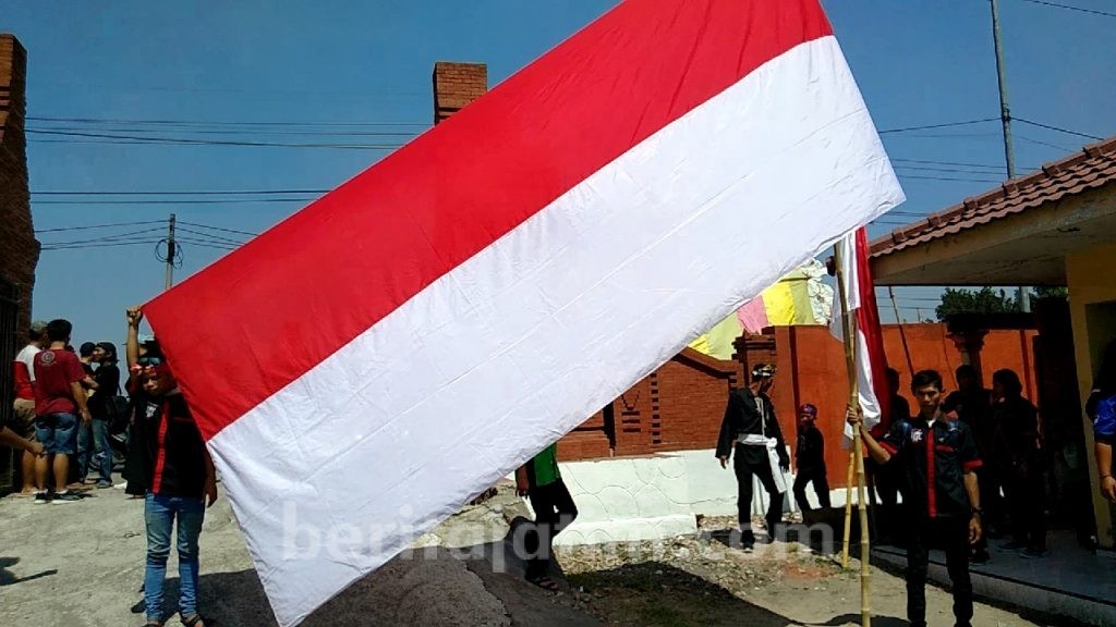 Festival Seni dan Budaya di Mojokerto, Arak-arakan Bendera Merah Putih