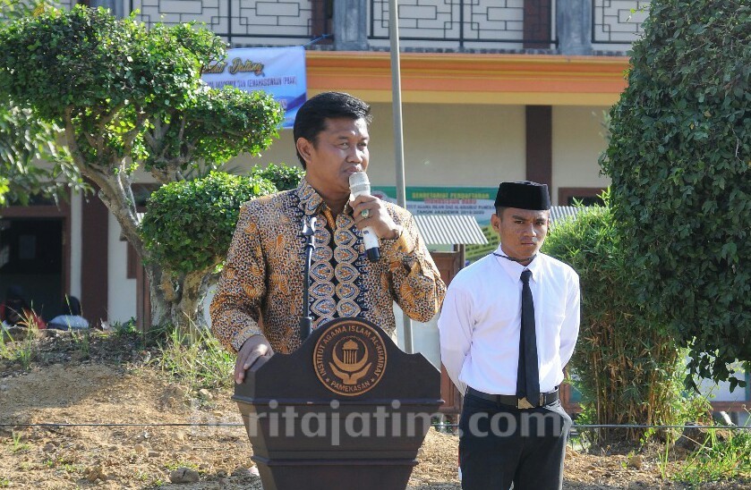 Rektor IAI Al-Khairat Pamekasan Ajak Maba Beradaptasi
