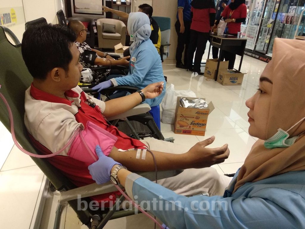 Informa Lenmarch Gelar Donor Darah Demi Menjaga Stok Darah