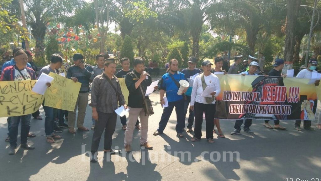 Dukung Revisi UU KPK, Elemen Masyarakat di Mojokerto Aksi Damai di DPRD