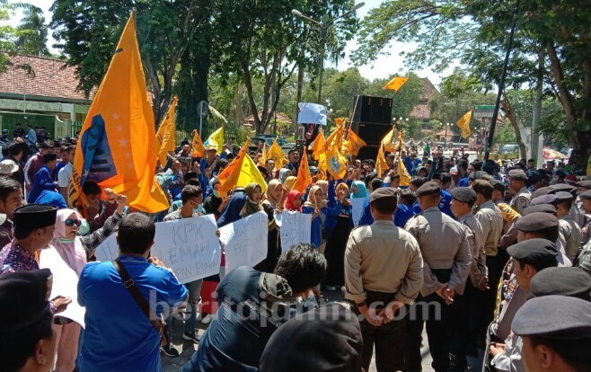 PMII Demo Tuntut KPK Profesional