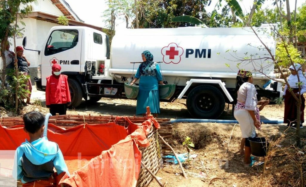 Tim TDB PMI Pamekasan Bagikan 329 Ribu Liter Air Gratis
