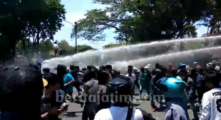 Demo di Pamekasan Berakhir Ricuh