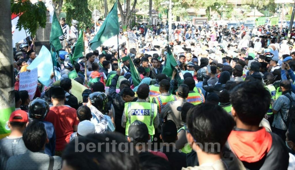 HMI Pamekasan Demo Tolak RUU