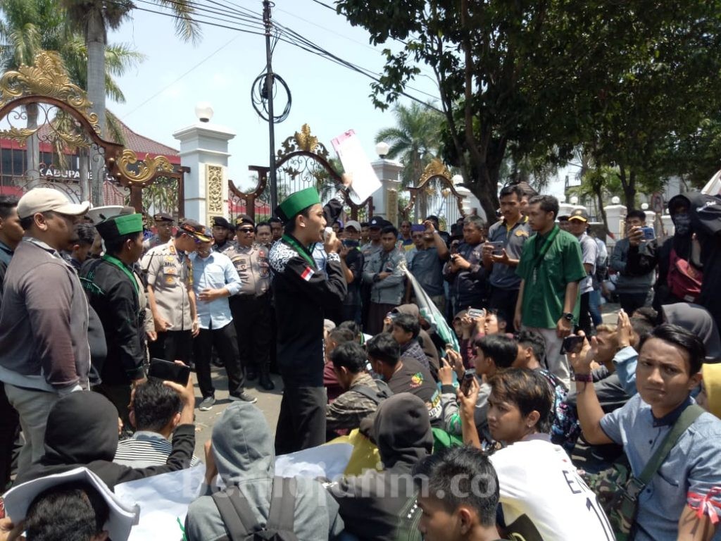 Demo Mahasiwa Tolak RKUHP Nyaris Ricuh di Lumajang