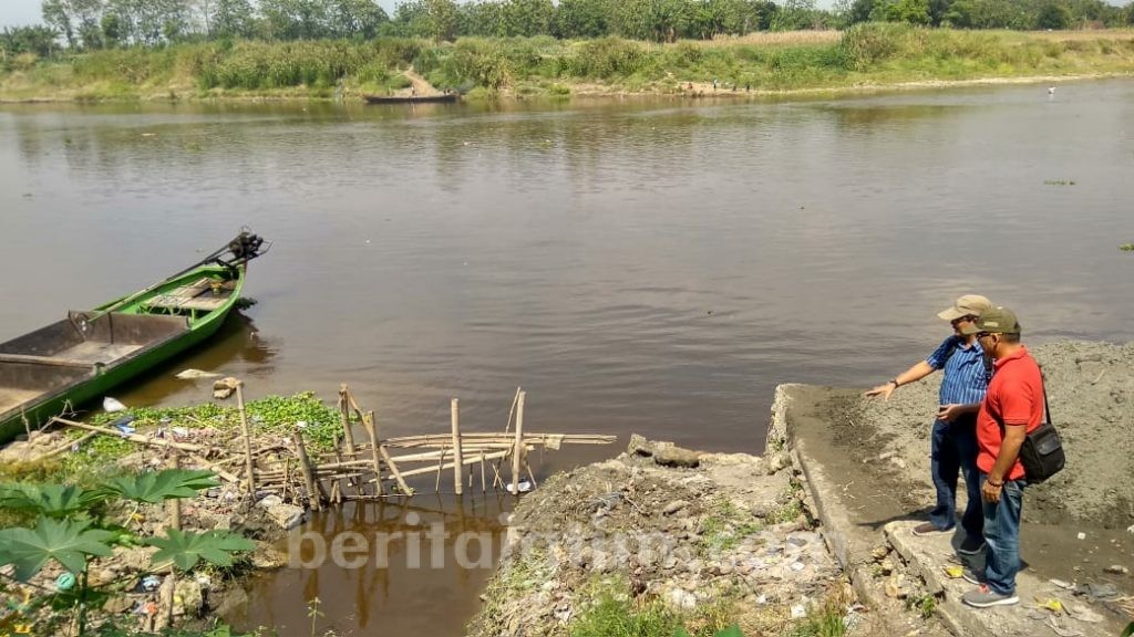 Limbah di Sungai Bengawan Solo Terlihat Jelas Saat Kemarau