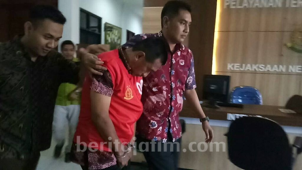 Diduga Sebagai Pengepul Fee Proyek, Kepsek Banyuanyar IV Ditahan Kejari Sampang
