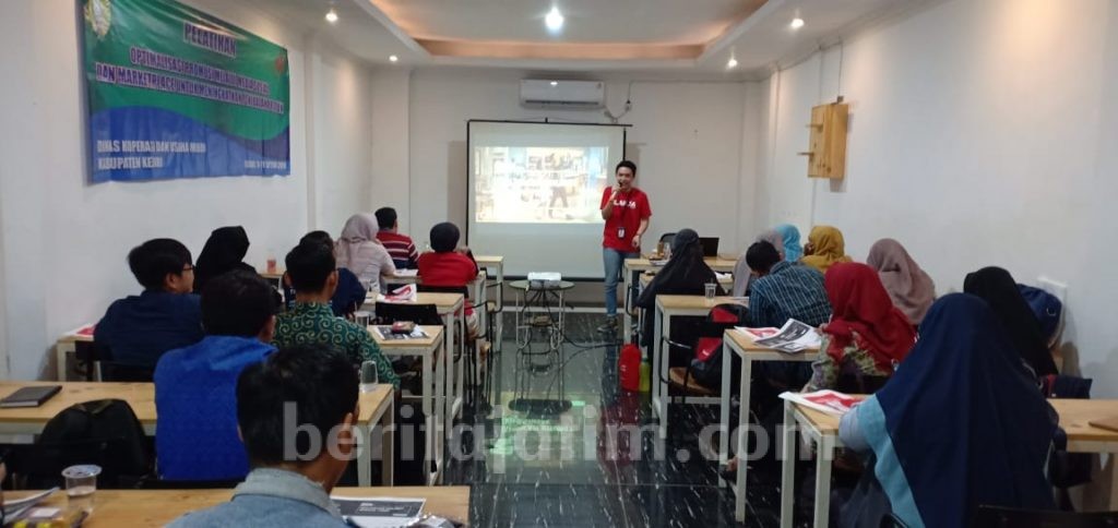 UMKM Kabupaten Kediri Dilatih Pasarkan Produk Melalui Medsos dan Marketplace