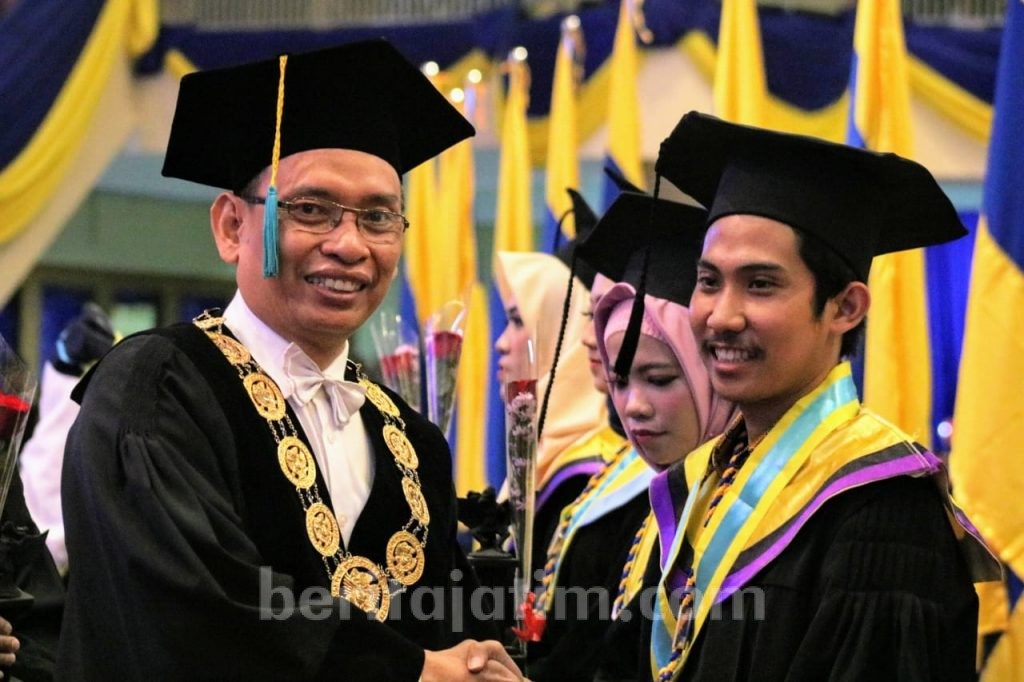 Fairuz Zuhair, Raih Predikat Wisudawan Berprestasi Wirausaha Unair