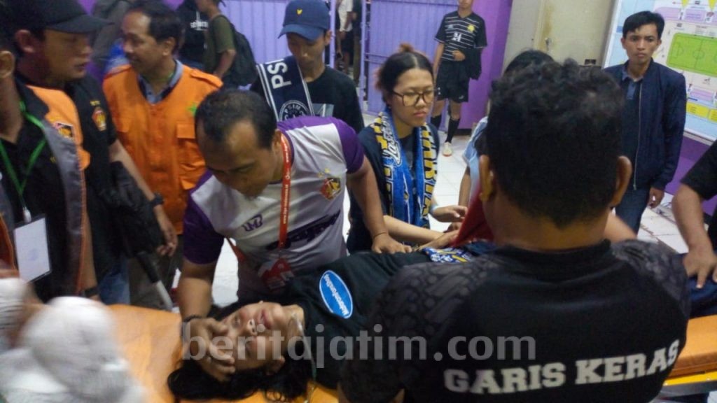 Foto Detik-detik Persikmania dan Brajamusti Bentrok