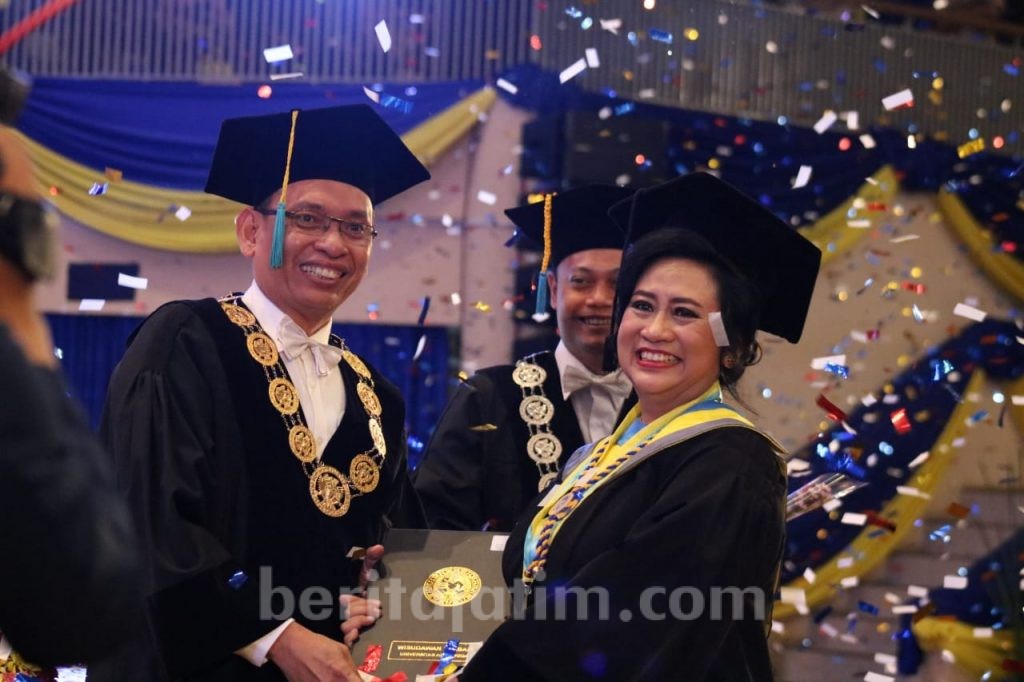 Peraih IPK 4.00 Doktoral UNAIR Beri Tips Sukses Kuliah Sambil Bekerja