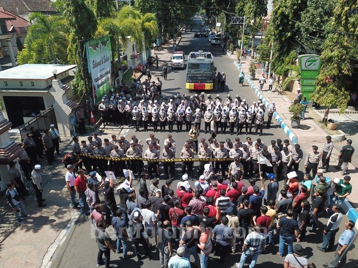 Unjuk Rasa di Probolinggo Bubar Setelah Dibacakan Asmaul Husna, Ini Situasinya