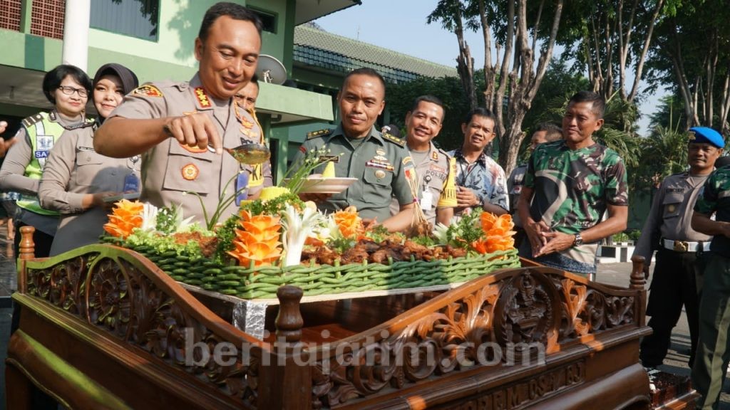 Kedatangan Kapolrestabes Surabaya di Makorem Kejutkan Prajurit TNI