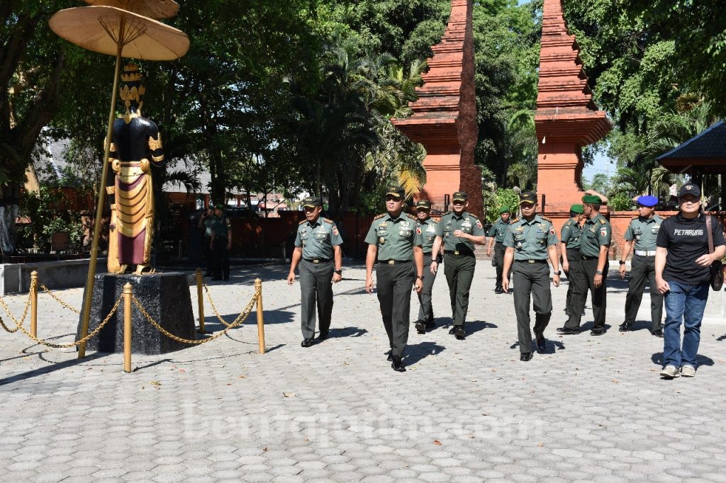 Danrem 082/CPYJ Sambut Kunjungan Pangdam di Pendapa Agung Trowulan