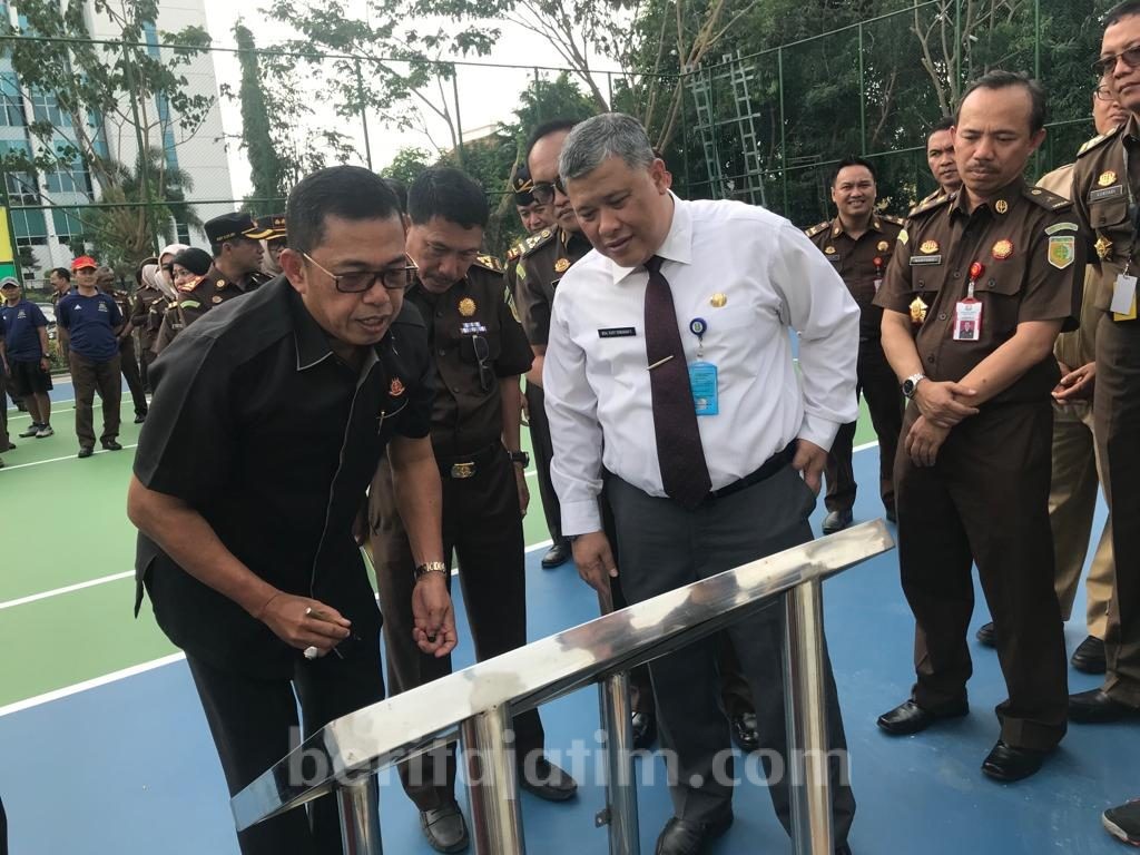 Kejati Jatim Resmikan Lapangan Futsal dan Tenis