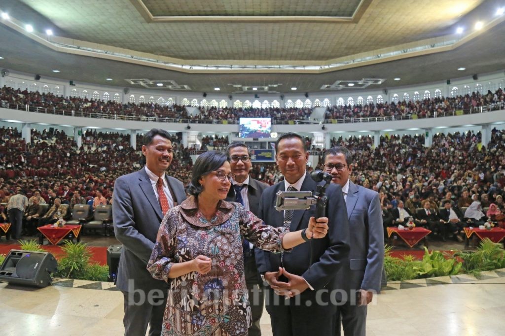 Menkeu Sri Mulyani Dianugerahi Tokoh Pemajuan Ekonomi Syariah