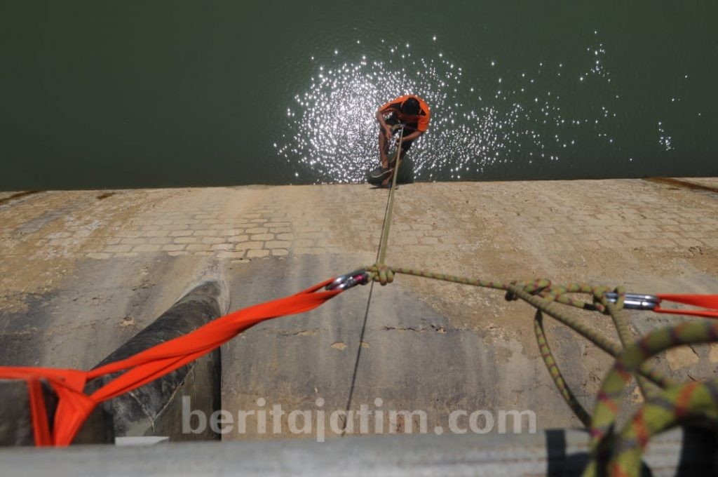 Relawan Pamekasan Digembleng Materi Vertical Rescue