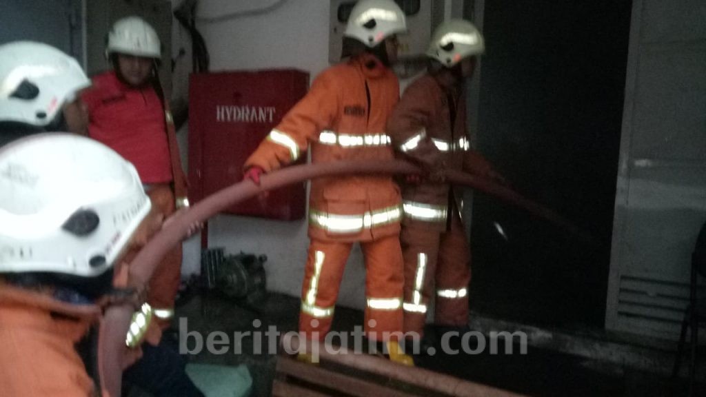RSUD Soetomo Terbakar, Pasien dan Petugas Medis Dievakuasi