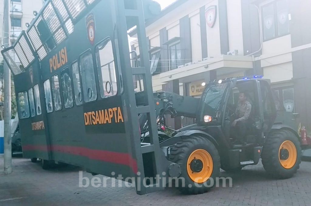 Inilah Mobil Penghalau Massa yang Disiapkan saat Pelantikan Jokowi – Ma’ruf