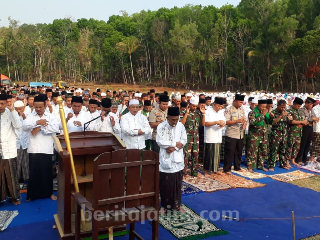 Bupati Malang Jadi Makmum Salat Minta Hujan