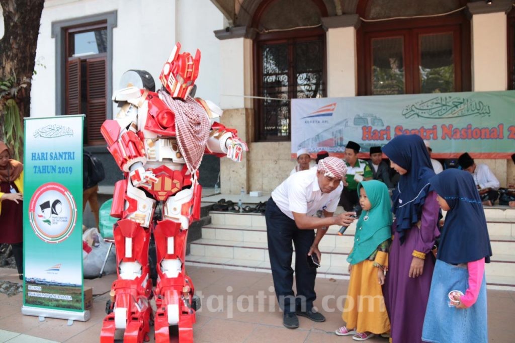 Semarak Peringatan Hari Santri Nasional di Stasiun Gubeng