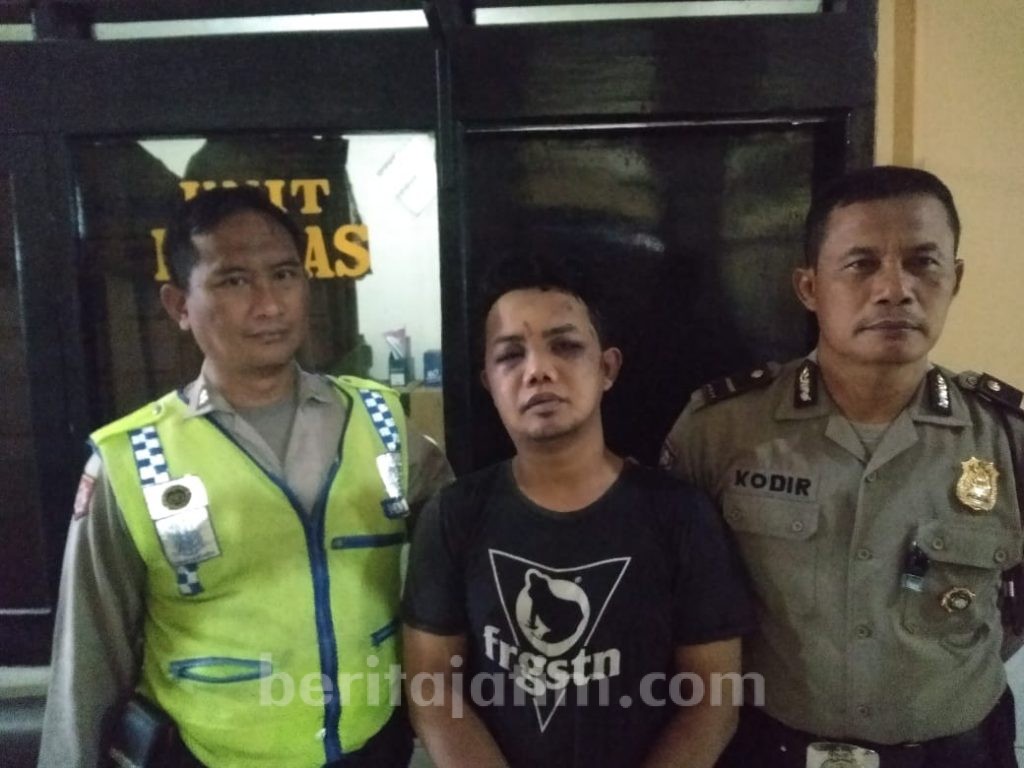 Macet, Jambret Ini Justru Nekat Ambil Ponsel Kemudian Dihajar Massa