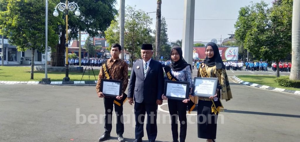 Bupati Malang Beri Penghargaan Pemuda-Pemudi Berprestasi