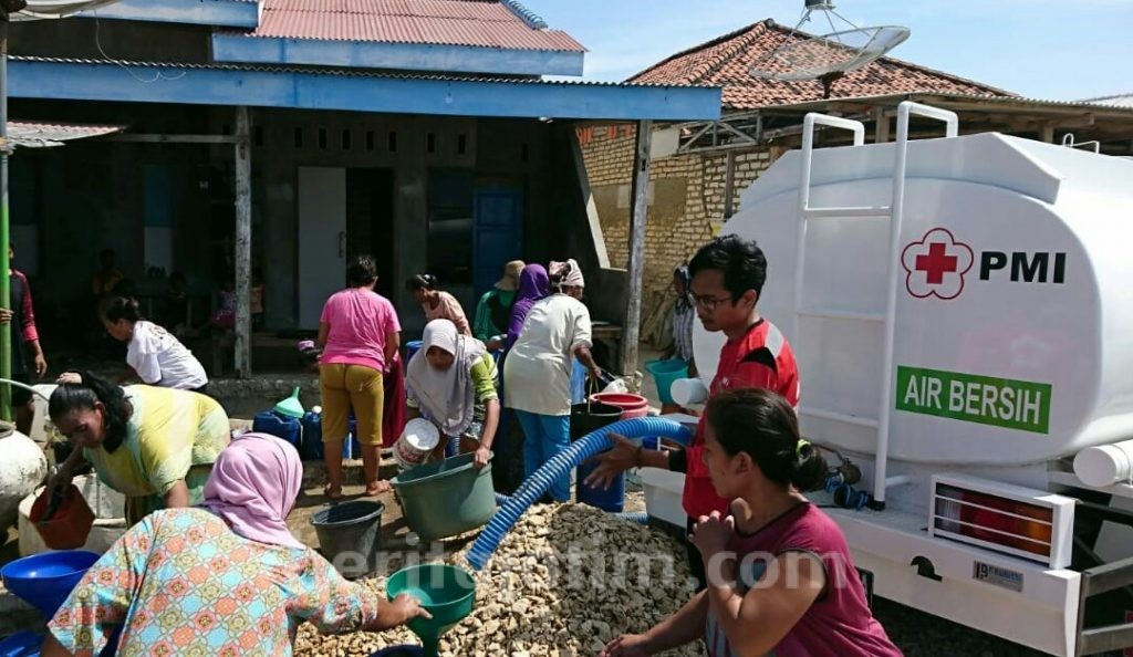 PMI Pamekasan Bagikan 565 Ribu Liter Air Bersih Selama September 2019