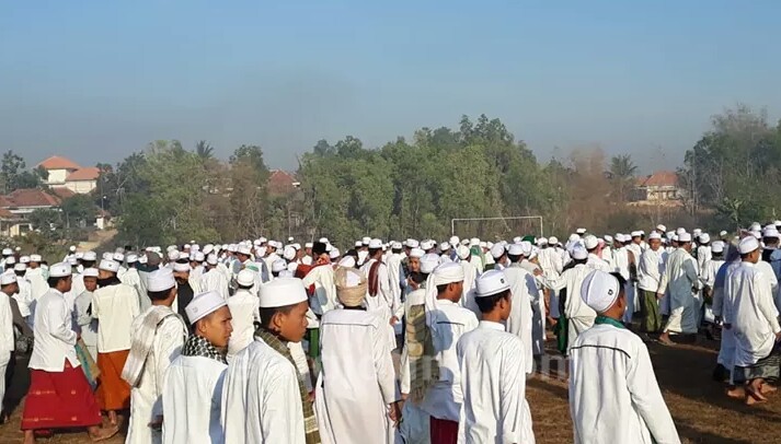 Santri dan Masyarakat Gelar Salat Istisqa’ di Palengaan