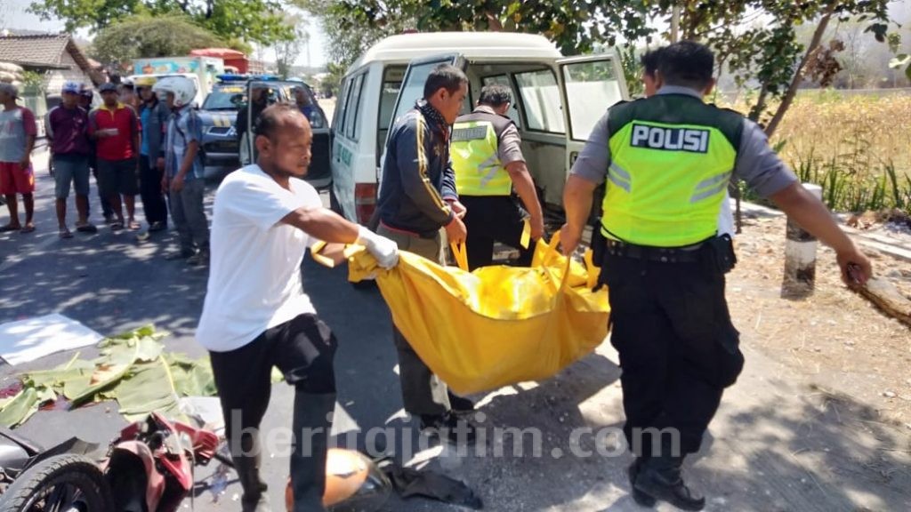 Boncengan Bersama Istri, Pria Ini Meninggal Tabrak Truk Tronton di Tuban