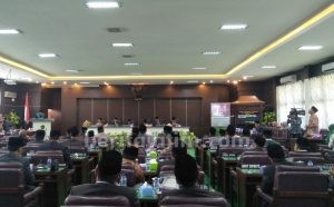 Paripurna Istimewa DPRD Pamekasan Tanpa Foto Presiden dan Wapres