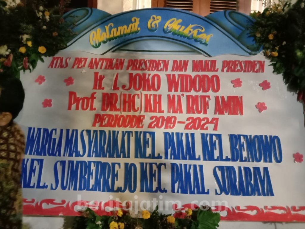Gubernur Jatim Kaget Ada Ratusan Karangan Bunga di Grahadi