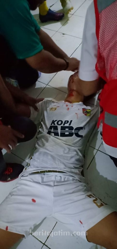 Rusuh, Pemain Persid Terluka Dihajar Suporter Persipro