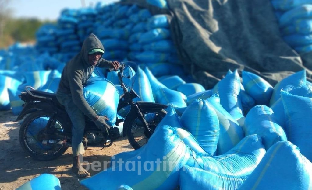 HPP Garam Masih Buram, Petani Kelimpungan