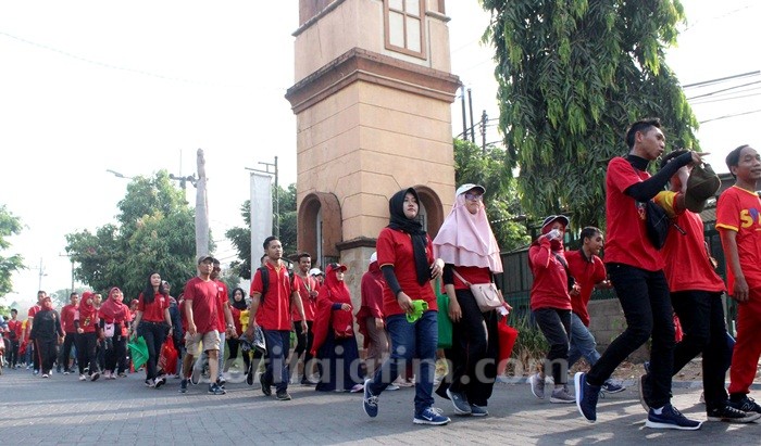 Ribuan Karyawan Alfamart Ikuti Jalan Sehat di Sidoarjo