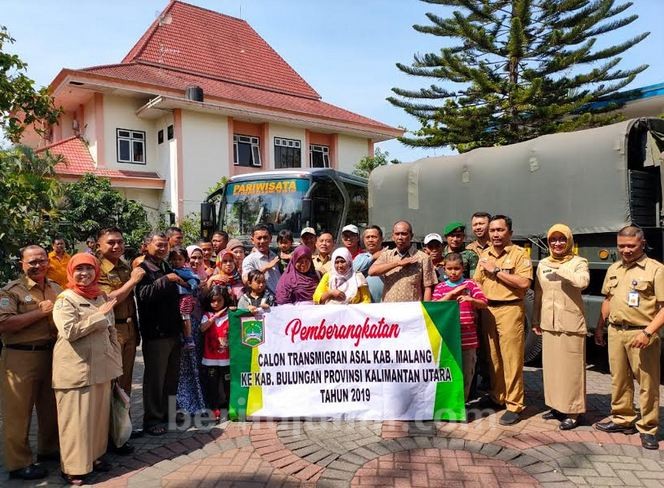 Disnaker Kabupaten Malang Berangkatkan Transmigran ke Kalimantan Utara