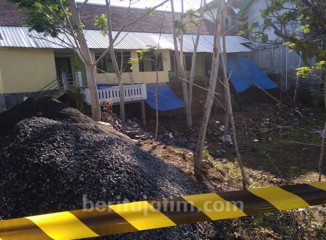 Puskesmas Harjokuncaran Malang Ambruk