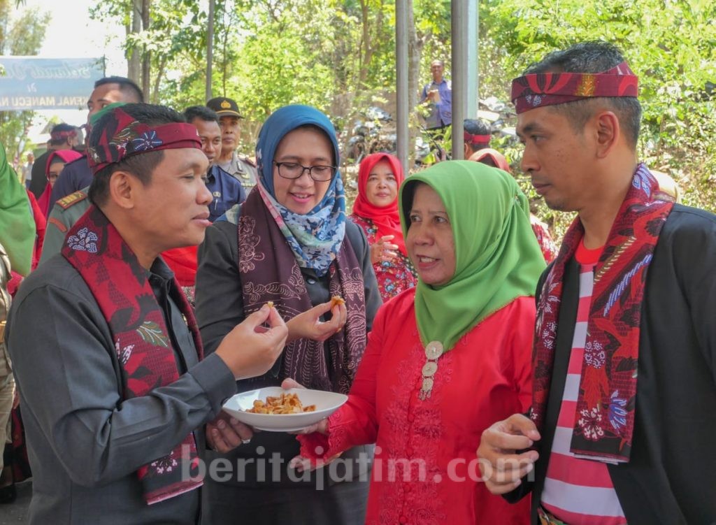Cak Thoriq Kenalkan Potensi Buah Manecu Lumajang