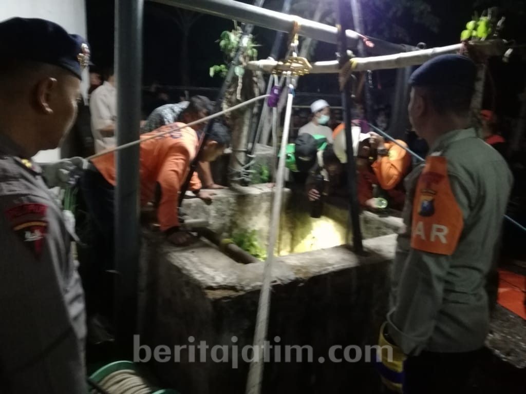 Perempuan Lansia Bondowoso Tercebur Sumur