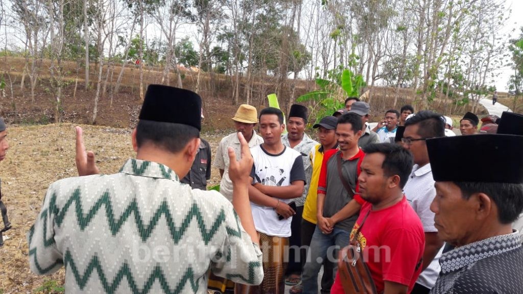 Warga Hadang Sidak Komisi I DPRD Sampang