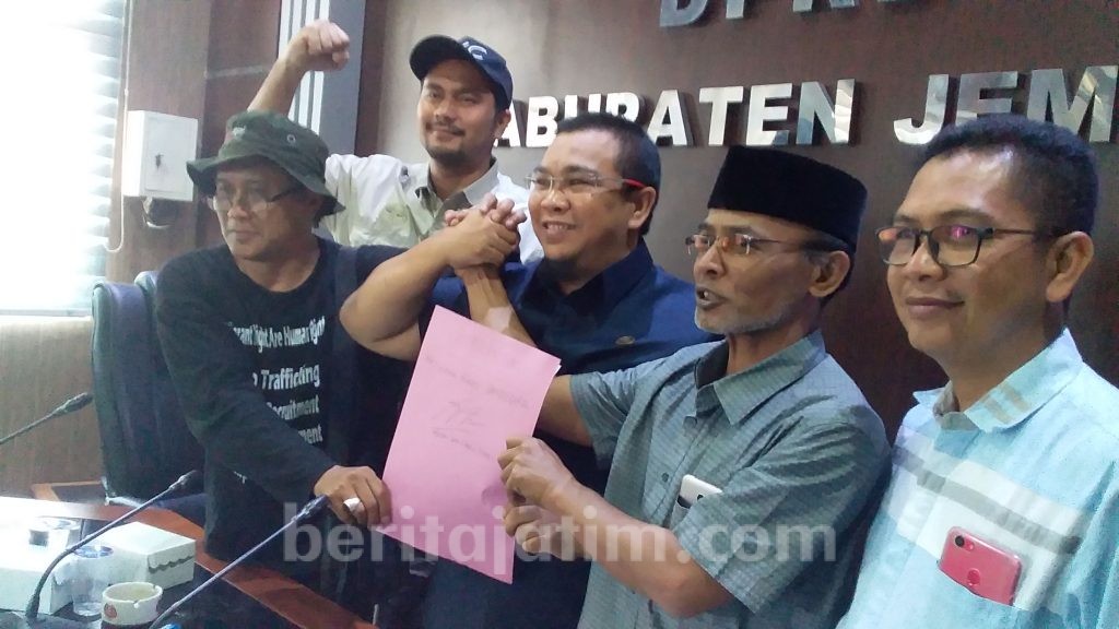 Warga Datangi DPRD Jember, Tagih Interpelasi