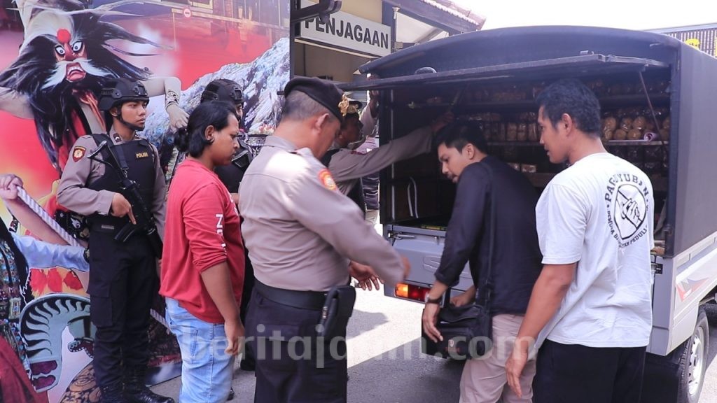 Meski Pengamanan Diperketat, Pelayanan di Polres Ponorogo Tak Terganggu