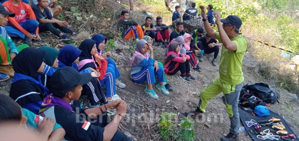 Atlet FPTI Jatim Taklukkan Tebing Mahawaru