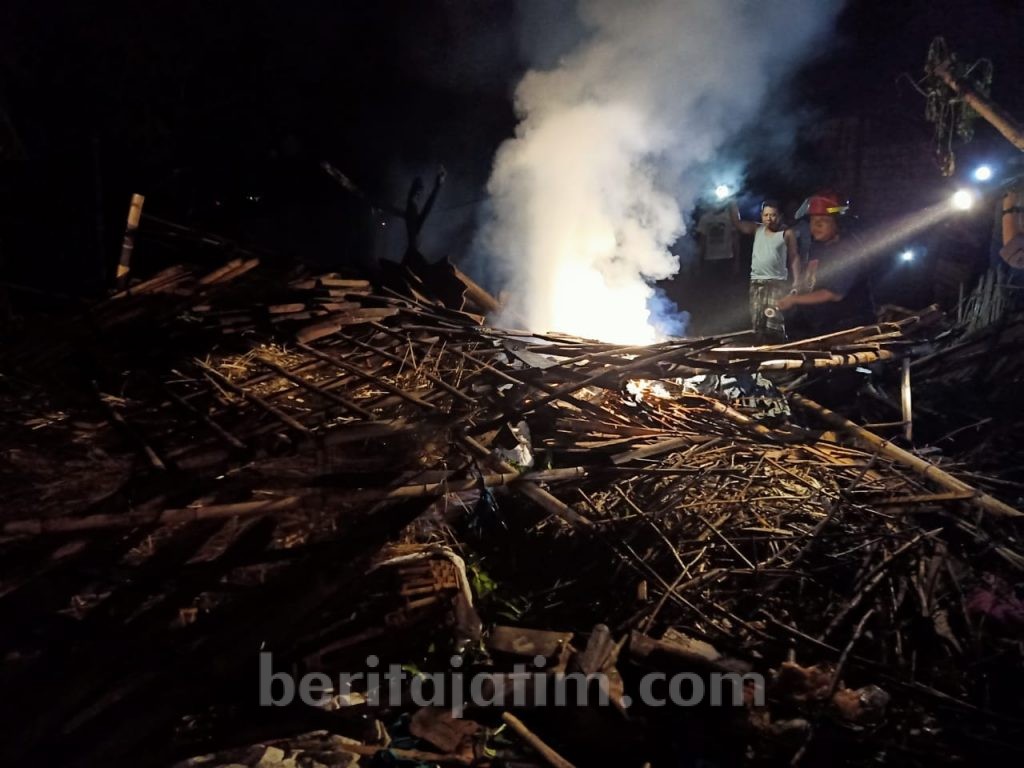 Bakar Sampah, Kandang Ludes, Tubuh Melepuh