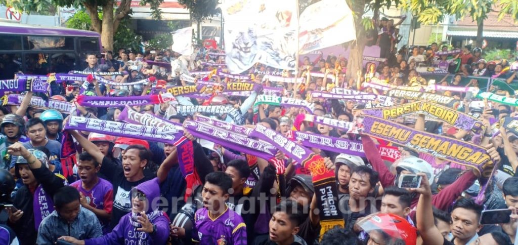 Sambut Persik Kediri Juara Liga 2, Ribuan Persikmania Konvoi