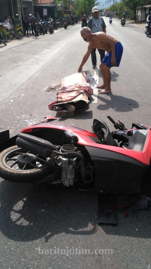 Scoopy Vs Beat di Bambe Driyorejo, Satu Pengendara Tewas