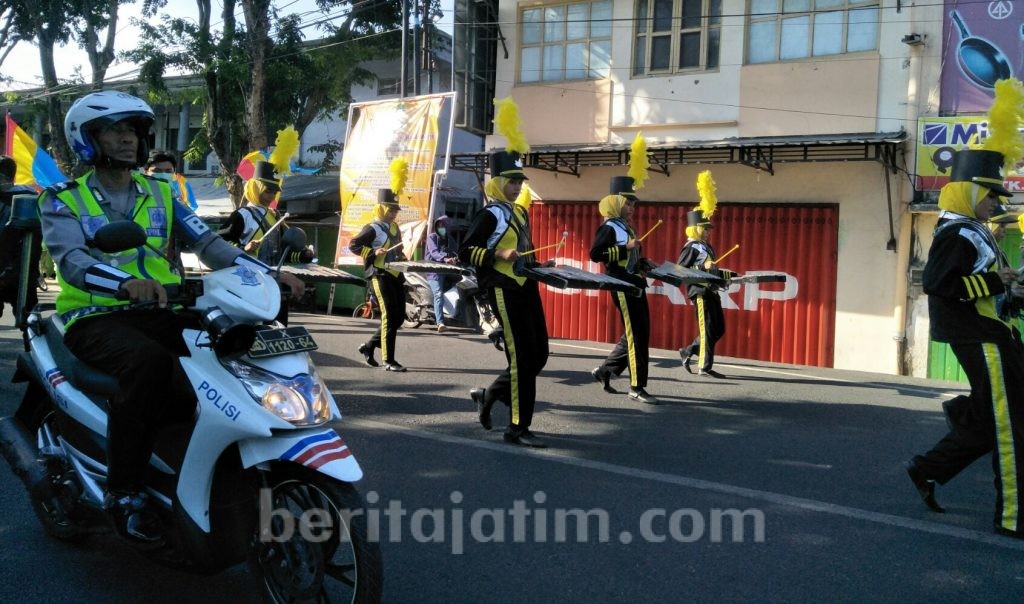 Marching Band SMAN 4 Pamekasan Meriahkan Festival Musim Panas