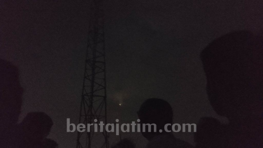 3 Jam di Atas Tower, Pemuda di Mojokerto Turun Setelah Dibujuk Diajak Jalan-jalan