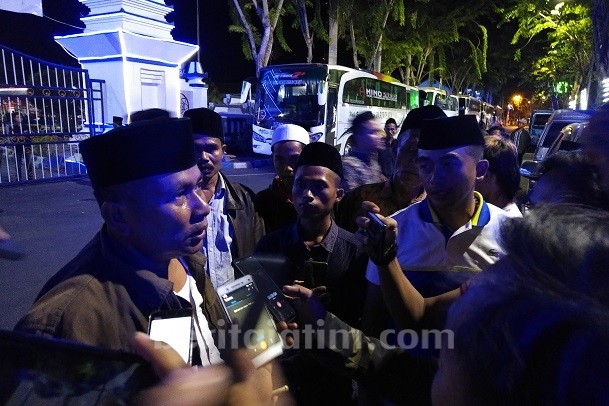 Ini Alasan Warga Bunten Barat Datangi Rumah Dinas Bupati Sampang