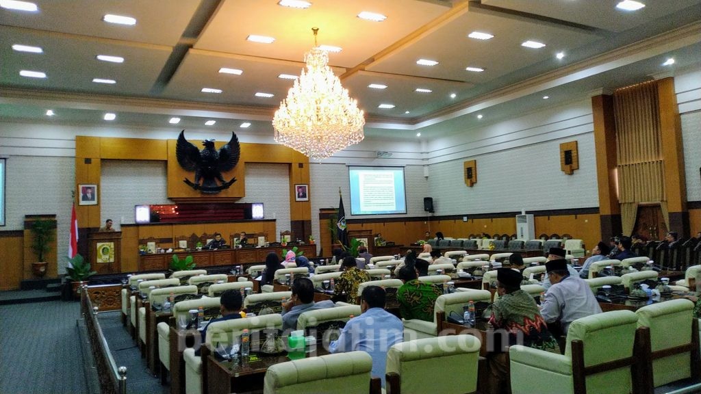 Rapat Paripurna, Separuh Anggota DPRD Banyuwangi Absen, Kemana?